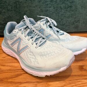 Women’s New Balance Fresh Foam 680 in Light Moonstone Size 9